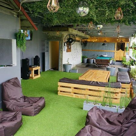 Kokos Hostel Padang City Ngoại thất bức ảnh