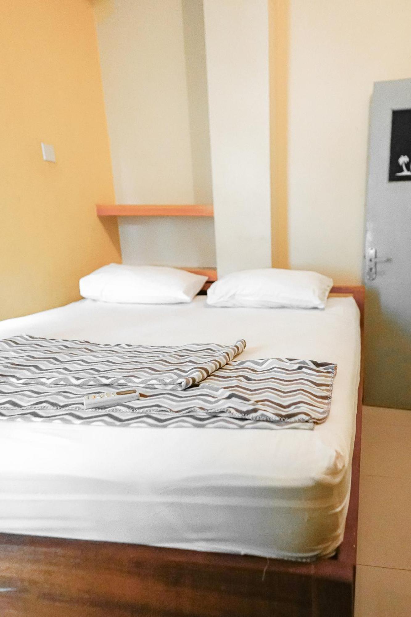 Kokos Hostel Padang City Ngoại thất bức ảnh