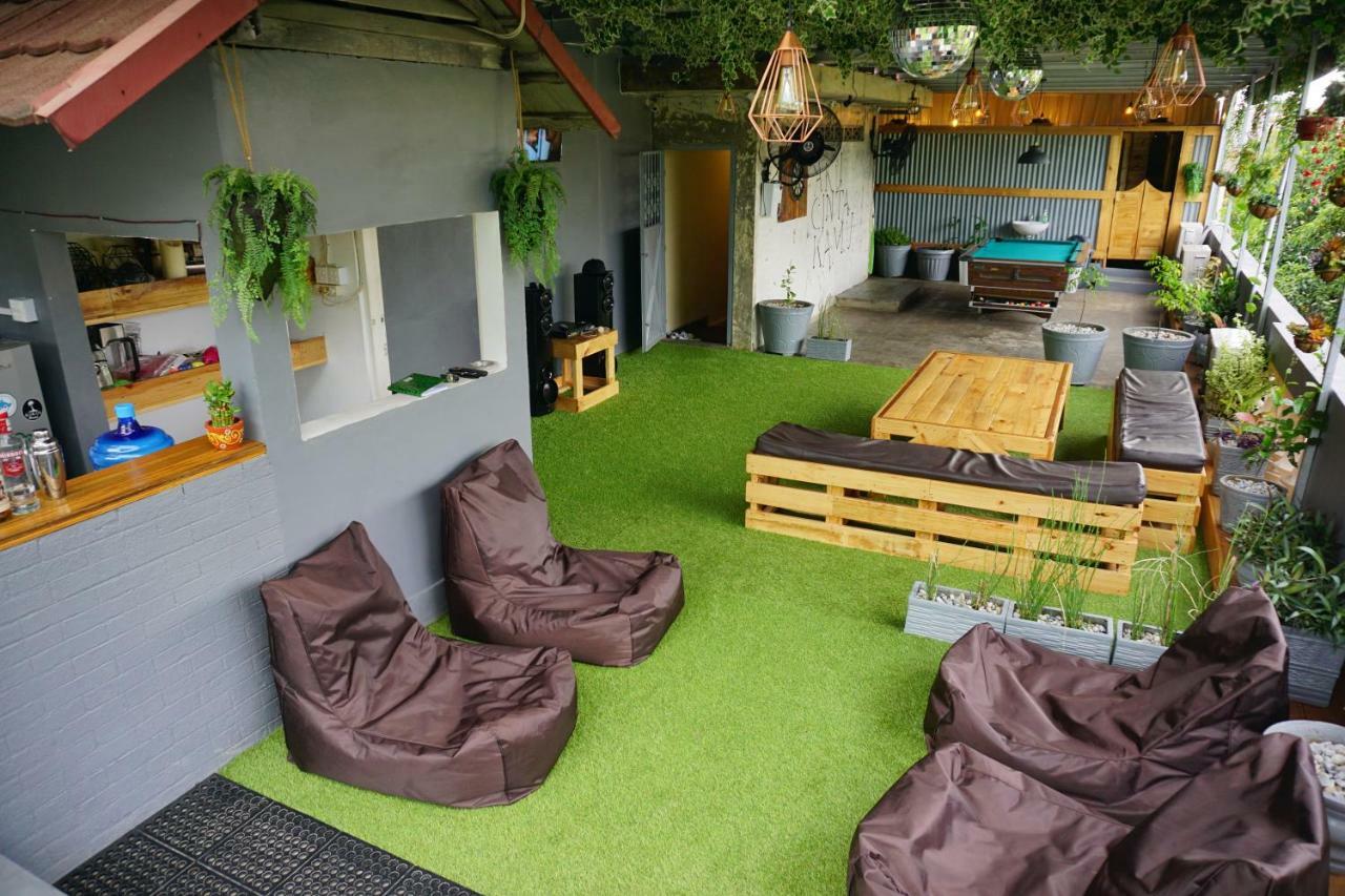 Kokos Hostel Padang City Ngoại thất bức ảnh