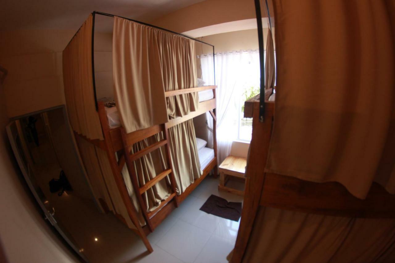 Kokos Hostel Padang City Ngoại thất bức ảnh